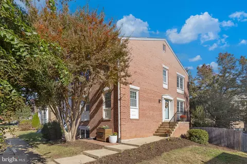 2807 Evelyn Ct, Vienna, VA 22180