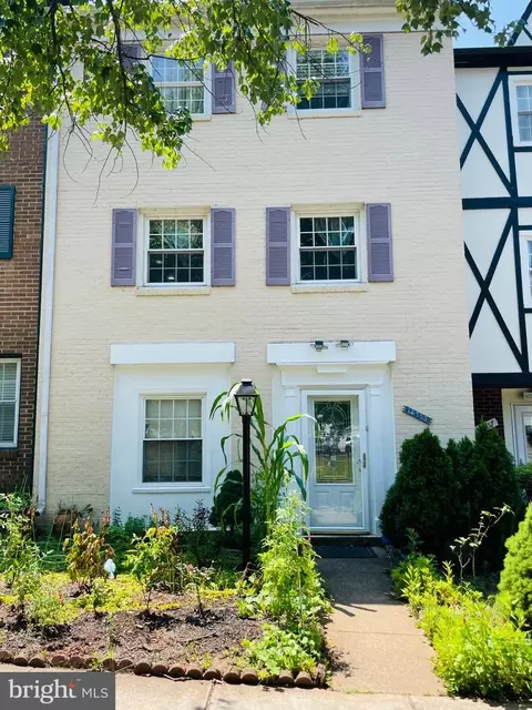 14755 Ealing Ct, Centreville, VA 20120