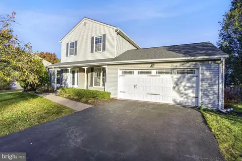 1447 Kingsvale Cir, Herndon, VA 20170