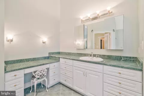 1879 Post Oak Trl, Reston, VA 20191 photo 8