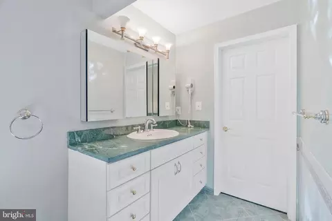 1879 Post Oak Trl, Reston, VA 20191 photo 12