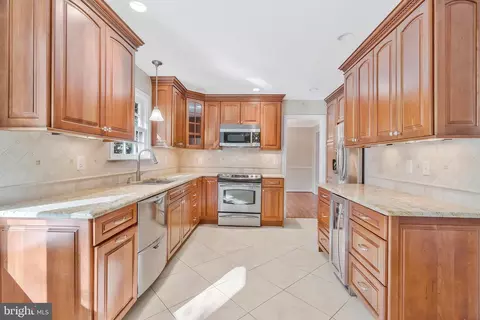 1879 Post Oak Trl, Reston, VA 20191 photo 18