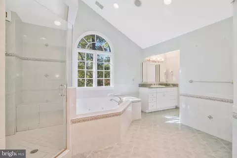 1879 Post Oak Trl, Reston, VA 20191 photo 11