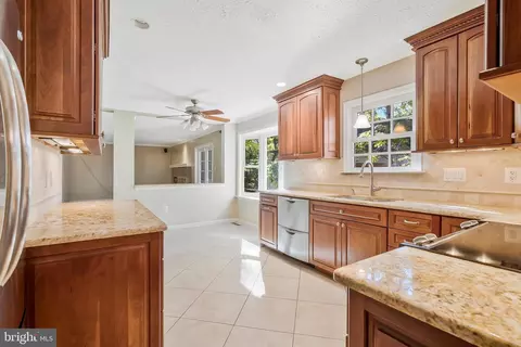 1879 Post Oak Trl, Reston, VA 20191 photo 19