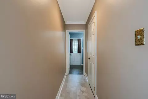 Entry Way - 7041 Flax St, Springfield, VA 22152 photo 6 of 7