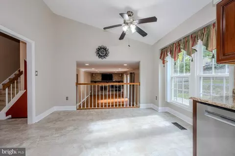 Entry Way - 7041 Flax St, Springfield, VA 22152 photo 5 of 7