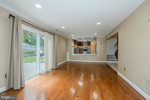 Living - 7041 Flax St, Springfield, VA 22152 photo 5 of 5