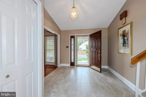 Entry Way - 7041 Flax St, Springfield, VA 22152 photo 3 of 7