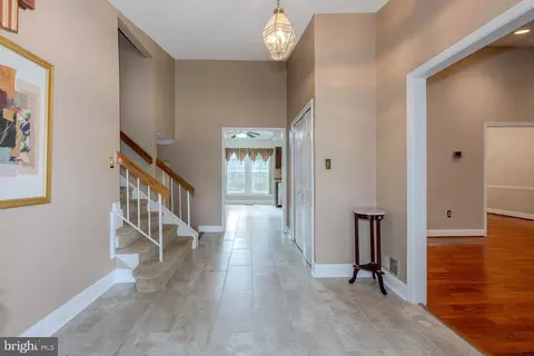 Entry Way - 7041 Flax St, Springfield, VA 22152 photo 2 of 7