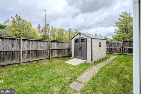 Exterior - 7041 Flax St, Springfield, VA 22152 photo 7 of 9