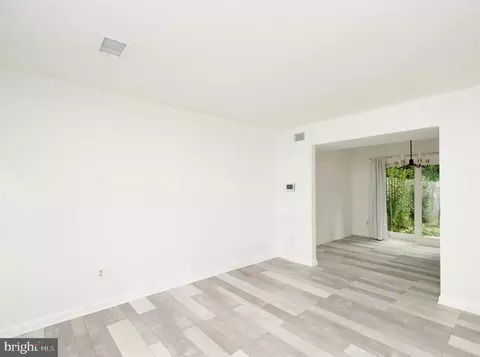 Living - 8411 Eucalyptus Ct, Springfield, VA 22153 photo 3 of 5