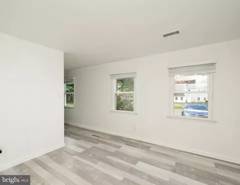 Living - 8411 Eucalyptus Ct, Springfield, VA 22153 photo 5 of 5
