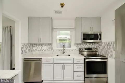 Kitchen - 8411 Eucalyptus Ct, Springfield, VA 22153 photo 2 of 3
