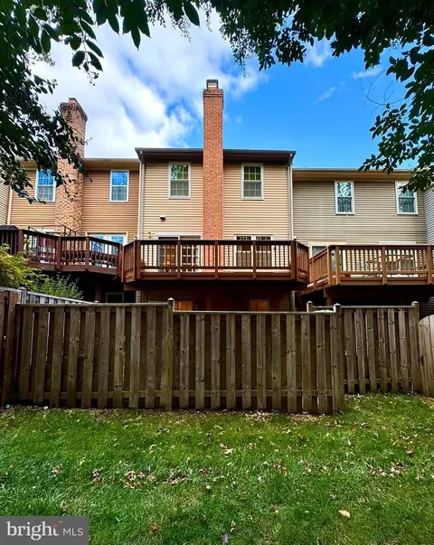 7054 Solomon Seal Ct, Springfield, VA 22152 photo 2