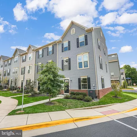 7821 Francis Dickens Ln, Annandale, VA 22003