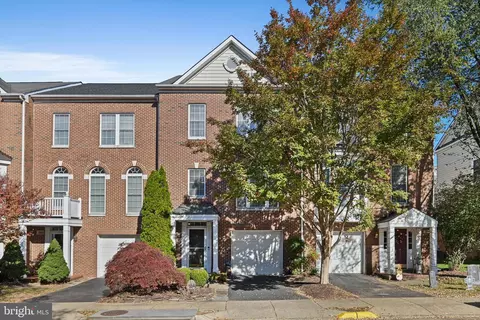 11646 Park Green Dr, Fairfax, VA 22030
