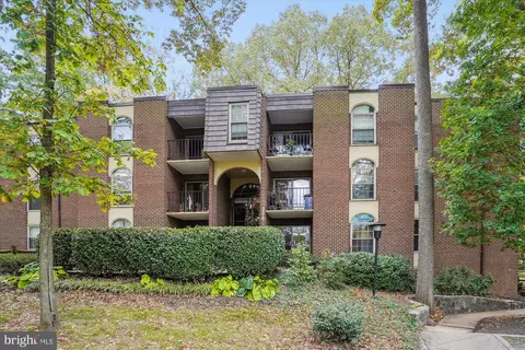 3376 Woodburn Rd #14, Annandale, VA 22003