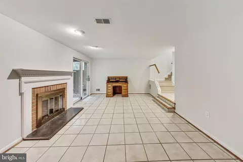 Living - 6814 Earthstar Ct, Springfield, VA 22152 photo 7 of 7