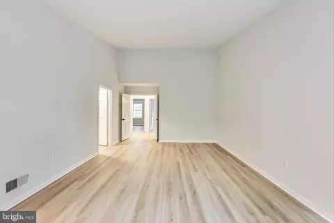 Entry Way - 6814 Earthstar Ct, Springfield, VA 22152 photo 5 of 7