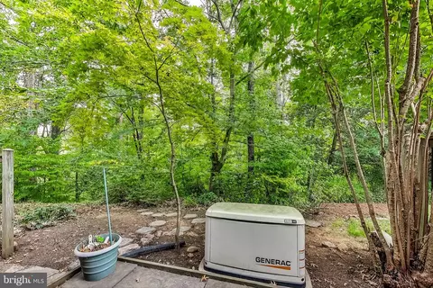 Exterior - 6814 Earthstar Ct, Springfield, VA 22152 photo 7 of 9