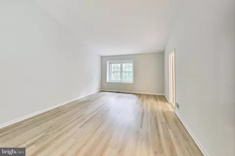 Living - 6814 Earthstar Ct, Springfield, VA 22152 photo 5 of 7