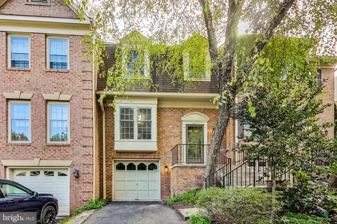 6814 Earthstar Ct, Springfield, VA 22152