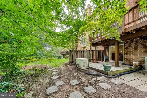 Exterior - 6814 Earthstar Ct, Springfield, VA 22152 photo 8 of 9
