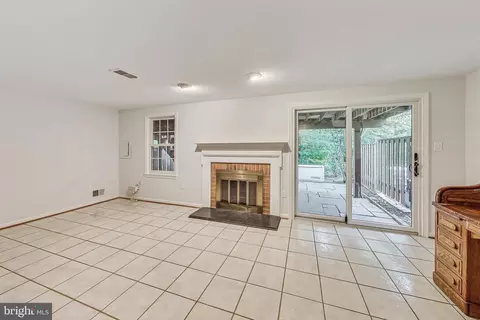 Living - 6814 Earthstar Ct, Springfield, VA 22152 photo 6 of 7