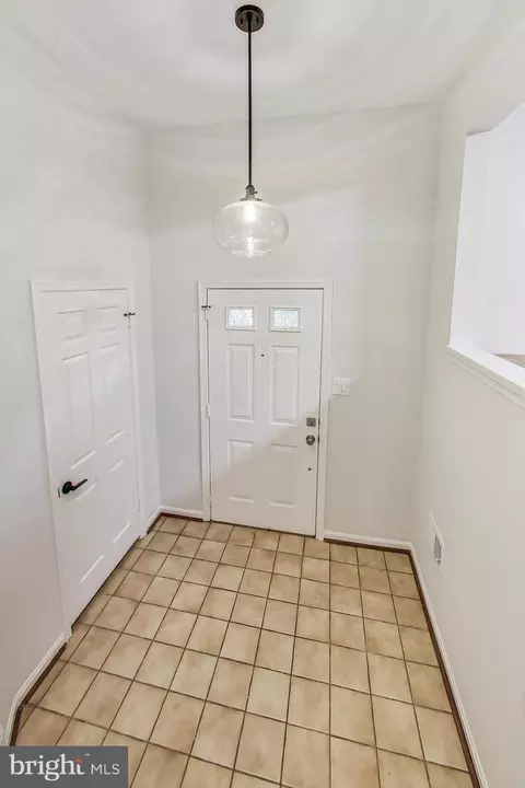 Entry Way - 6814 Earthstar Ct, Springfield, VA 22152 photo 2 of 7