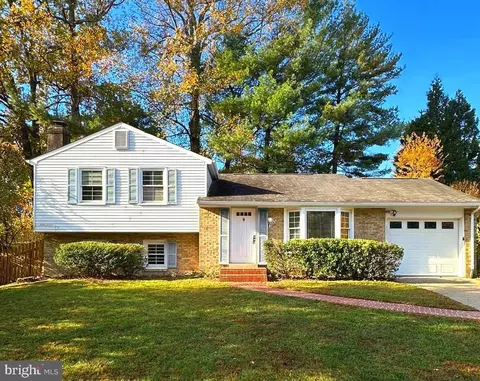 3233 Holly Berry Ct, Falls Church, VA 22042