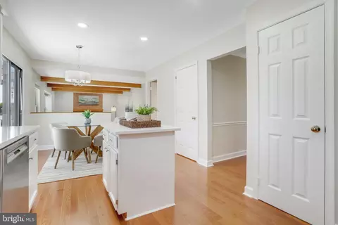 Entry Way - 7400 Silver Pine Dr, Springfield, VA 22153 photo 3 of 5