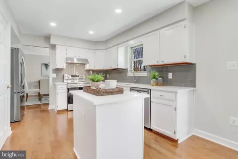 Kitchen - 7400 Silver Pine Dr, Springfield, VA 22153 photo 3 of 5
