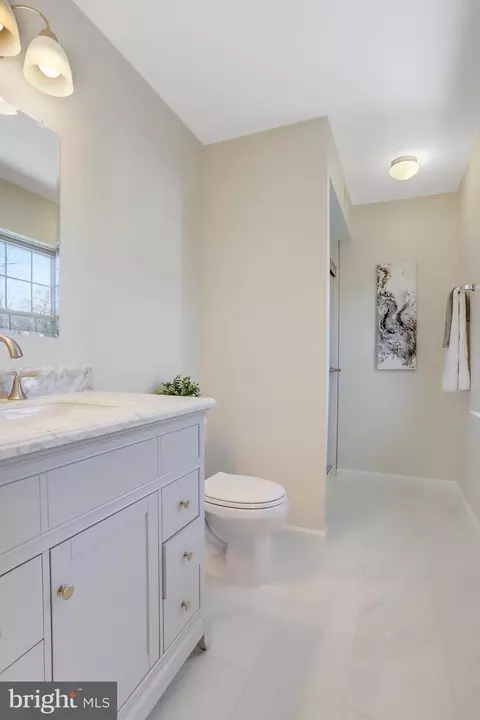 Bath - 7400 Silver Pine Dr, Springfield, VA 22153 photo 6 of 9