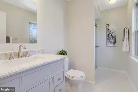 Bath - 7400 Silver Pine Dr, Springfield, VA 22153 photo 7 of 9
