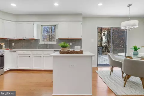 Kitchen - 7400 Silver Pine Dr, Springfield, VA 22153 photo 4 of 5