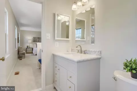 Bath - 7400 Silver Pine Dr, Springfield, VA 22153 photo 8 of 9