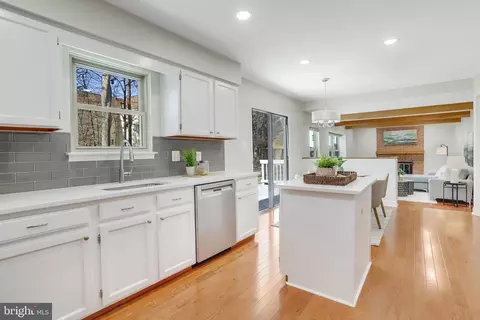 Kitchen - 7400 Silver Pine Dr, Springfield, VA 22153 photo 2 of 5