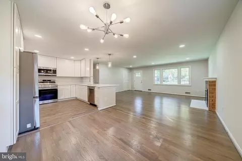 5414 Inverchapel Rd, Springfield, VA 22151 photo 9