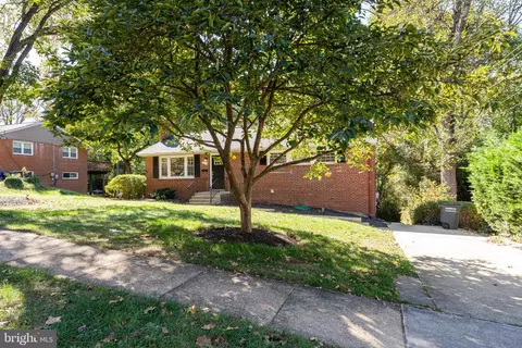 5414 Inverchapel Rd, Springfield, VA 22151 photo 2