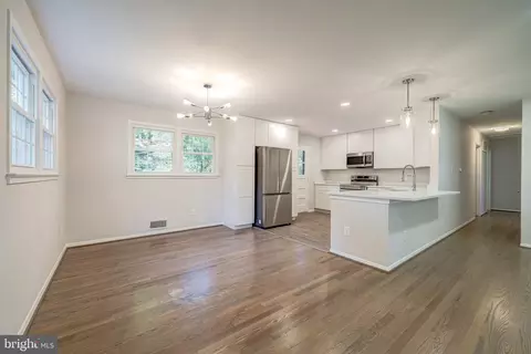 5414 Inverchapel Rd, Springfield, VA 22151 photo 8