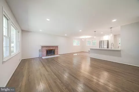 5414 Inverchapel Rd, Springfield, VA 22151 photo 4