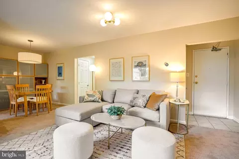 2827 Kalmia Lee Ct #B-202, Falls Church, VA 22042