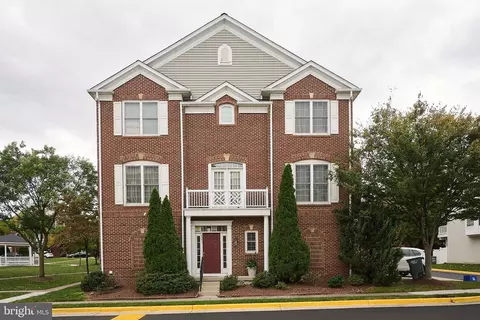 2471 Walnut Rocker Ln, Herndon, VA 20171