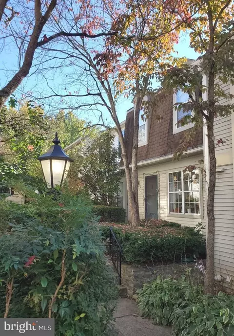 5846 Bridgetown Ct #27, Burke, VA 22015