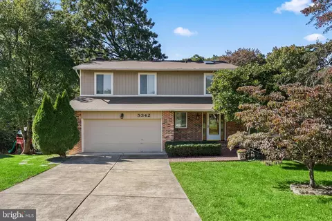 5342 Woodbury Woods Pl, Fairfax, VA 22032