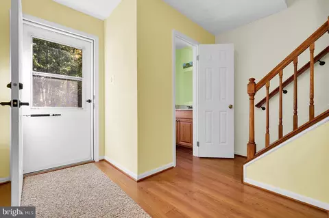 9069 Giltinan Ct, Springfield, VA 22153 photo 3