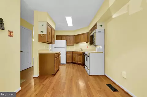 9069 Giltinan Ct, Springfield, VA 22153 photo 5