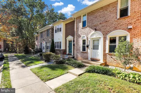 9069 Giltinan Ct, Springfield, VA 22153 photo 2