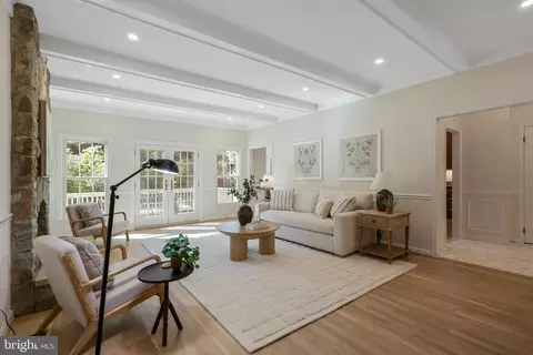 Living - 7905 Old Cedar Ct, Mclean, VA 22102 photo 6 of 9