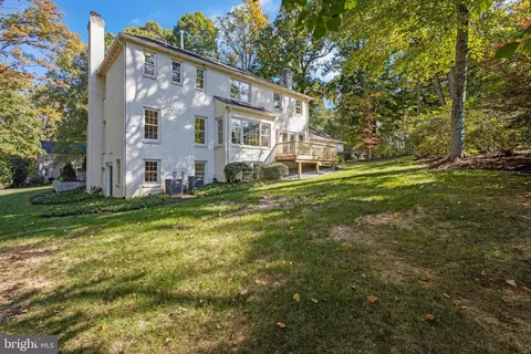 Exterior - 7905 Old Cedar Ct, Mclean, VA 22102 photo 3 of 5